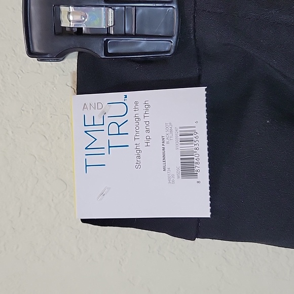 Gently Used Black Dress Pants with Pockets - Picture 10 of 10